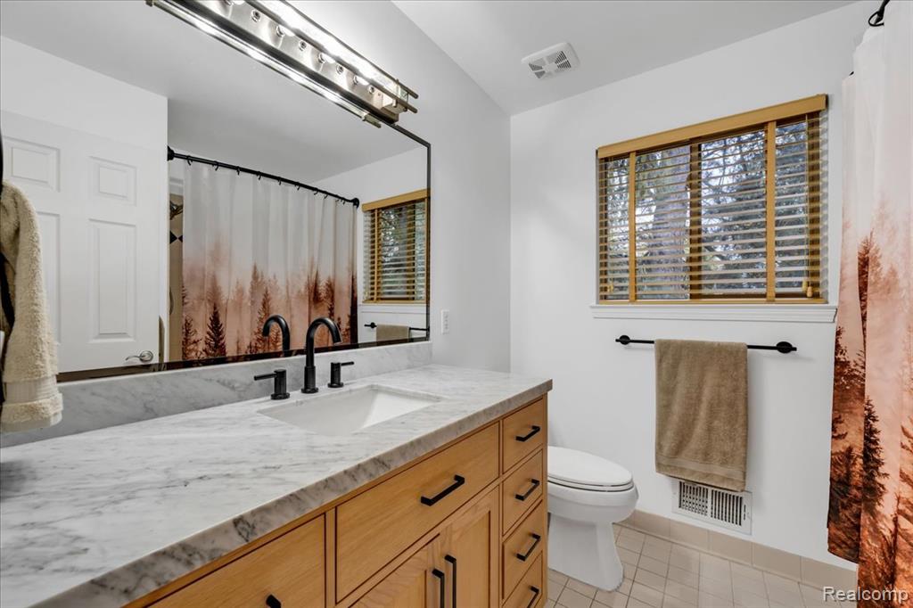 1370 South Boulevard Rochester, MI 48309 - Photo 25 of 65