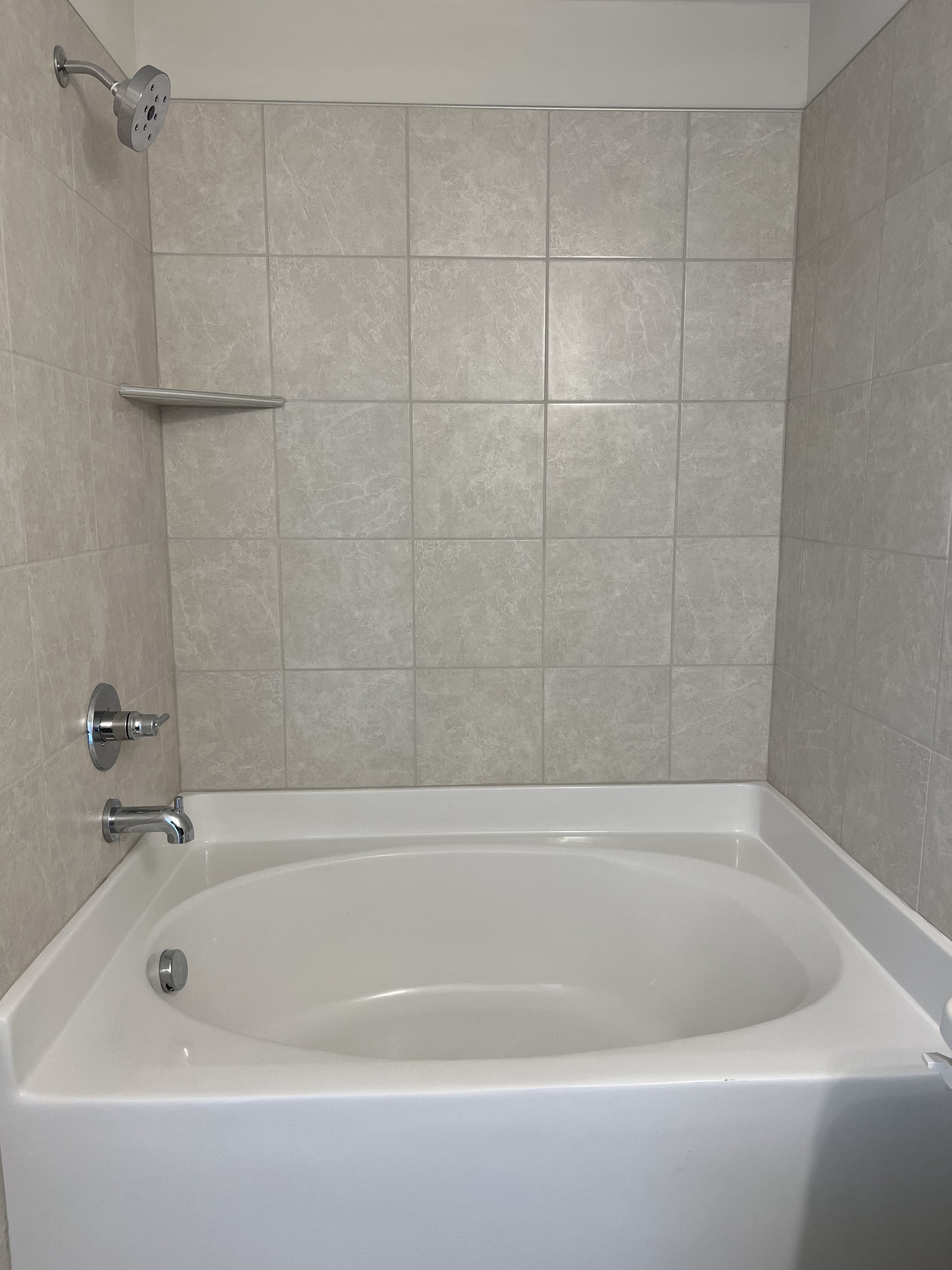 3258 Tasker Drive Antioch, TN 37013 - Photo 13 of 26 a bathroom with a bathtub