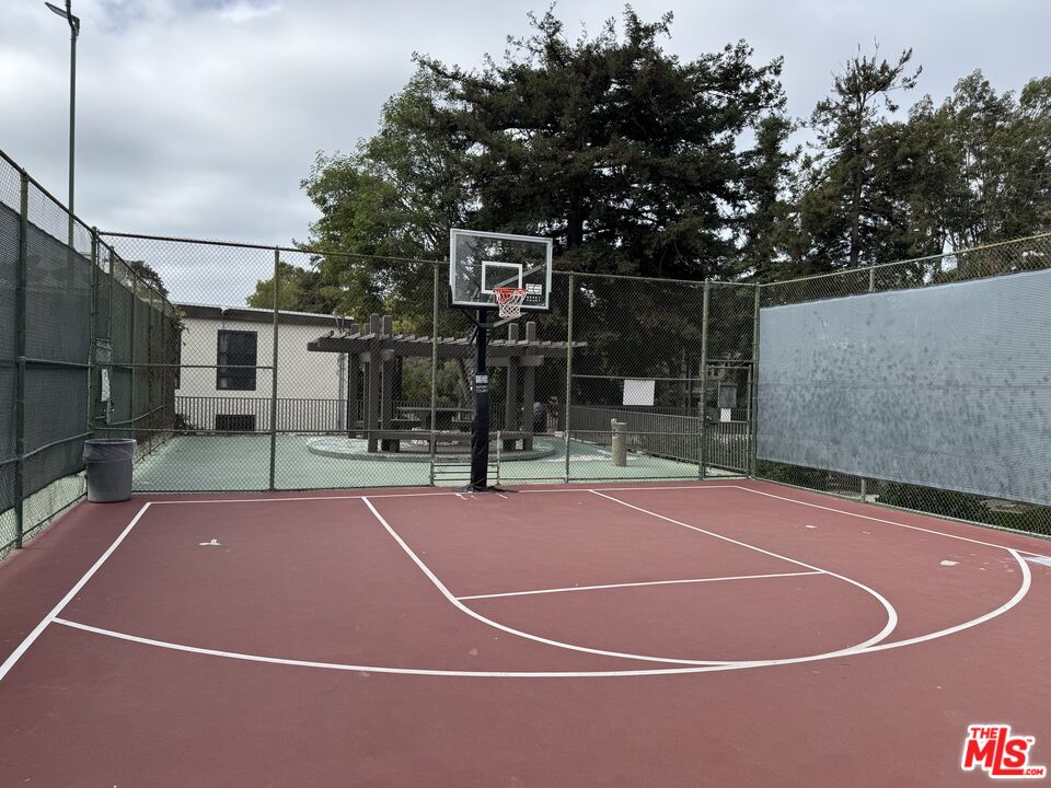 8640 Gulana Avenue, Unit K1020 Playa del Rey, CA 90293 - Photo 24 of 35 a view of a basket ball ground