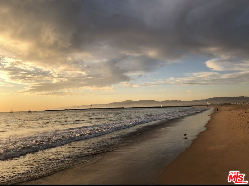 8640 Gulana Avenue, Unit K1020 Playa del Rey, CA 90293 - Photo 28 of 35 a view of an ocean beach