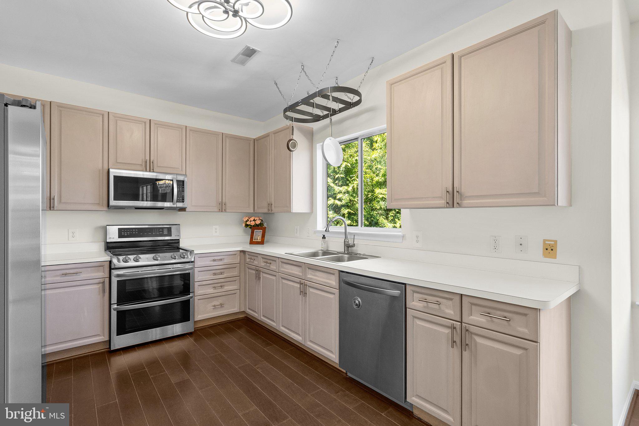 12925 Summit Ridge Terrace Germantown, MD 20874 - Photo 9 of 49 Gallery Image 9