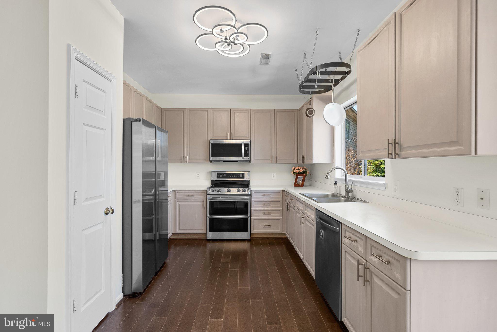 12925 Summit Ridge Terrace Germantown, MD 20874 - Photo 10 of 49 Gallery Image 10
