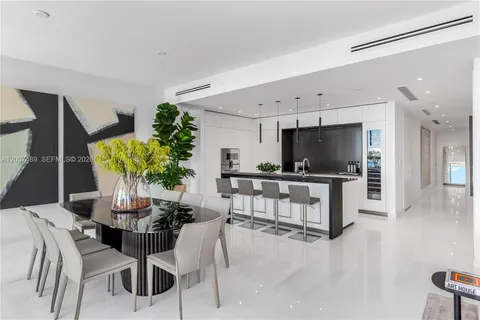 $3,590,000 | 300 Biscayne Blvd Way, Unit 2802, Miami, FL 33131