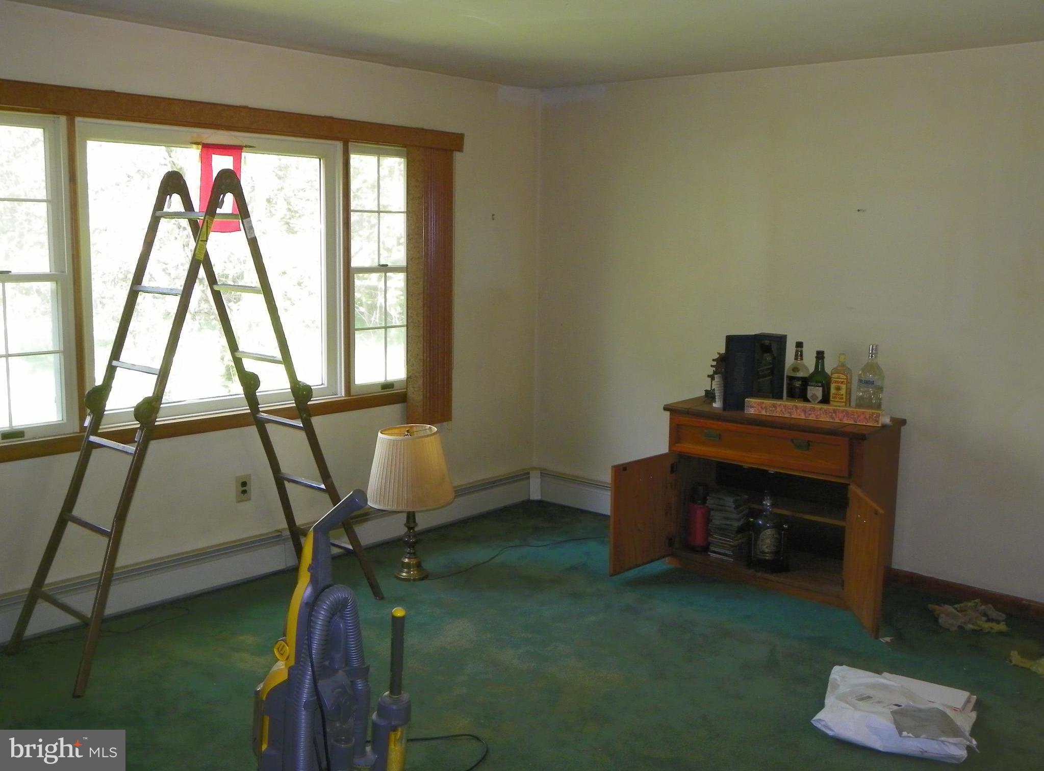 1560 County Line Road Bechtelsville, PA 19505 - Photo 21 of 37 Living Room