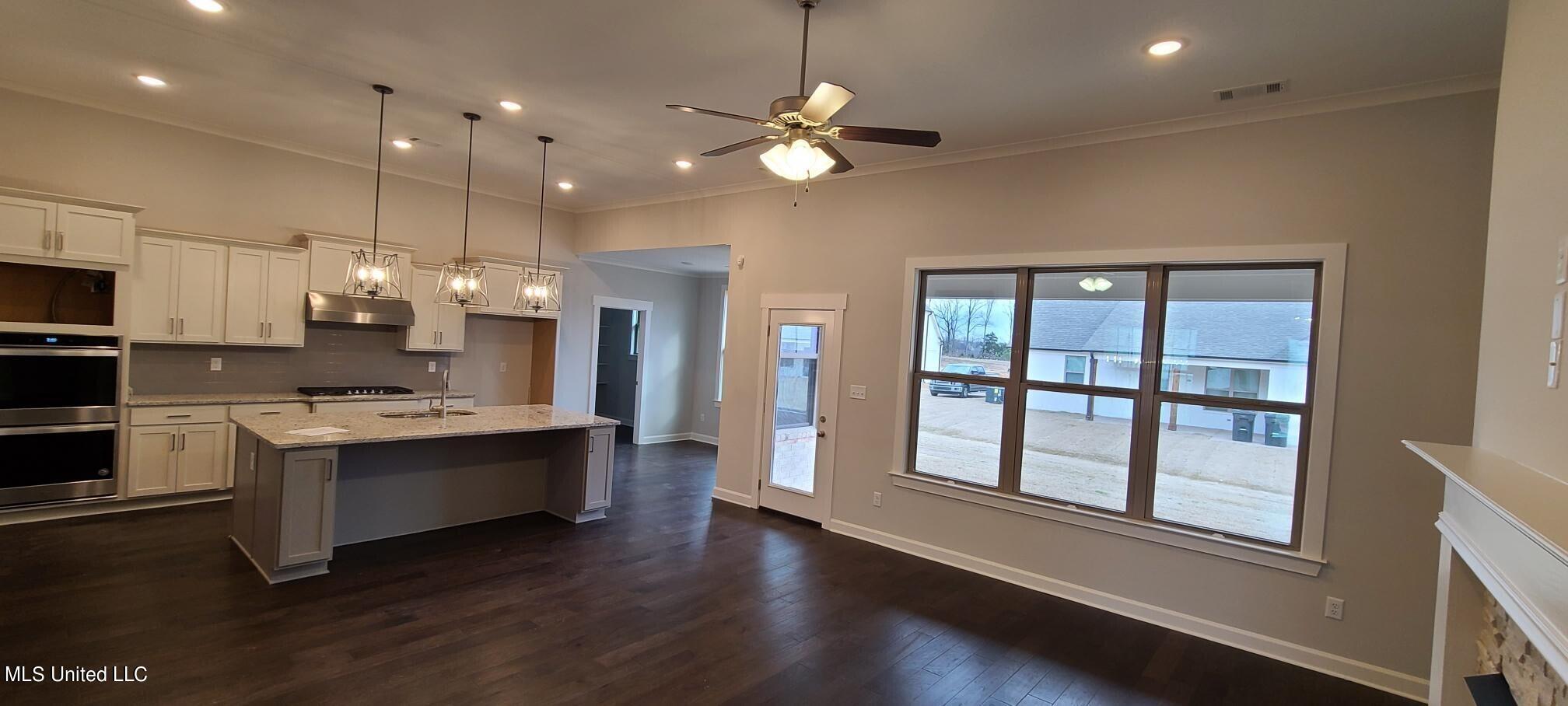438 Natchez Loop Hernando, MS 38632 - Photo 9 of 27 Great Rm View