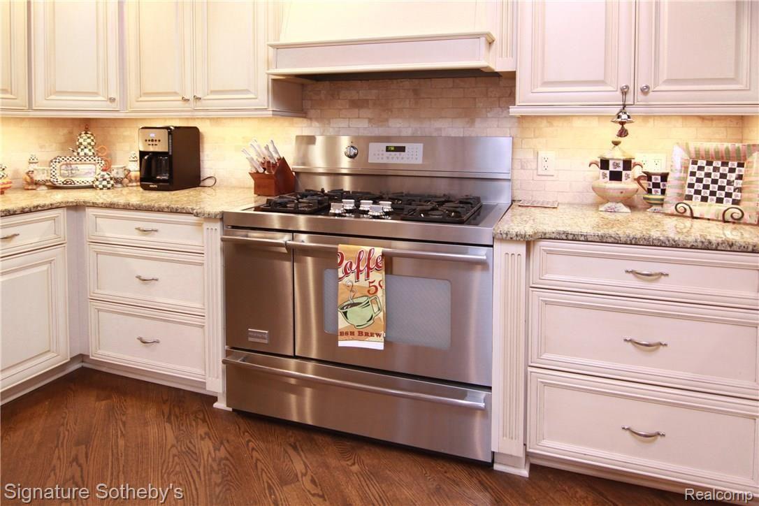 770 North Cranbrook Road Bloomfield Hills, MI 48301 - Photo 16 of 39 11.jpg