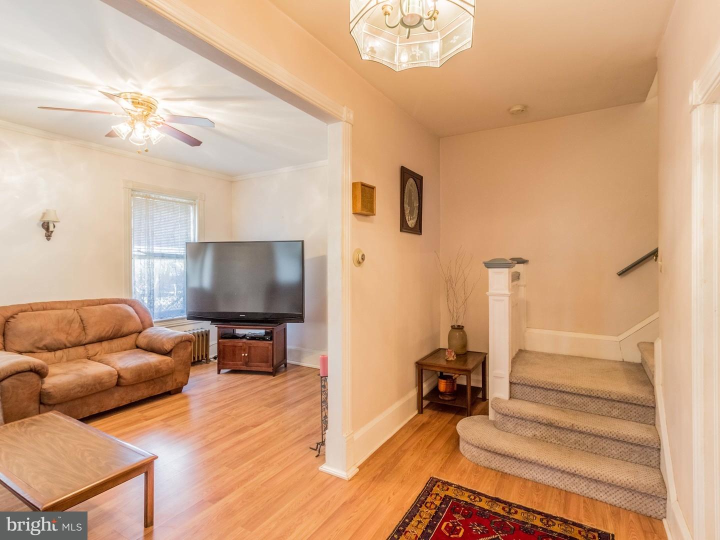 12 6th Avenue Roebling, NJ 08554 - Photo 3 of 25 Living Room