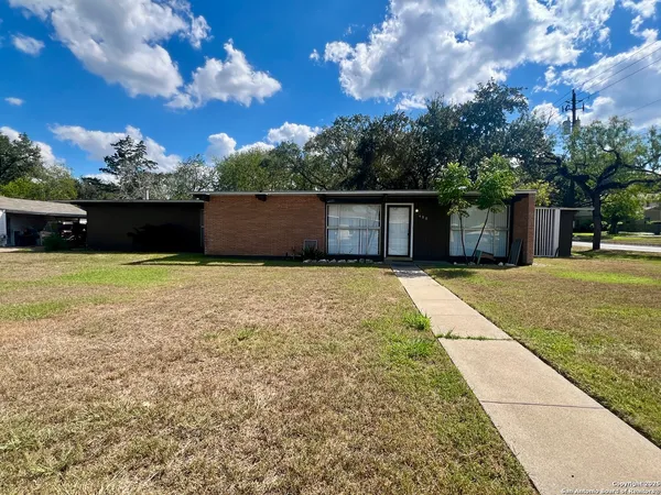 $199,000 | 400 East Randall Street, Beeville, TX 78102