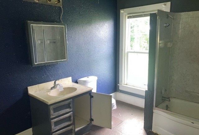 6802 North Quarry Road Warren, IL 61087 - Photo 12 of 21 a bathroom with a sink toilet and tub