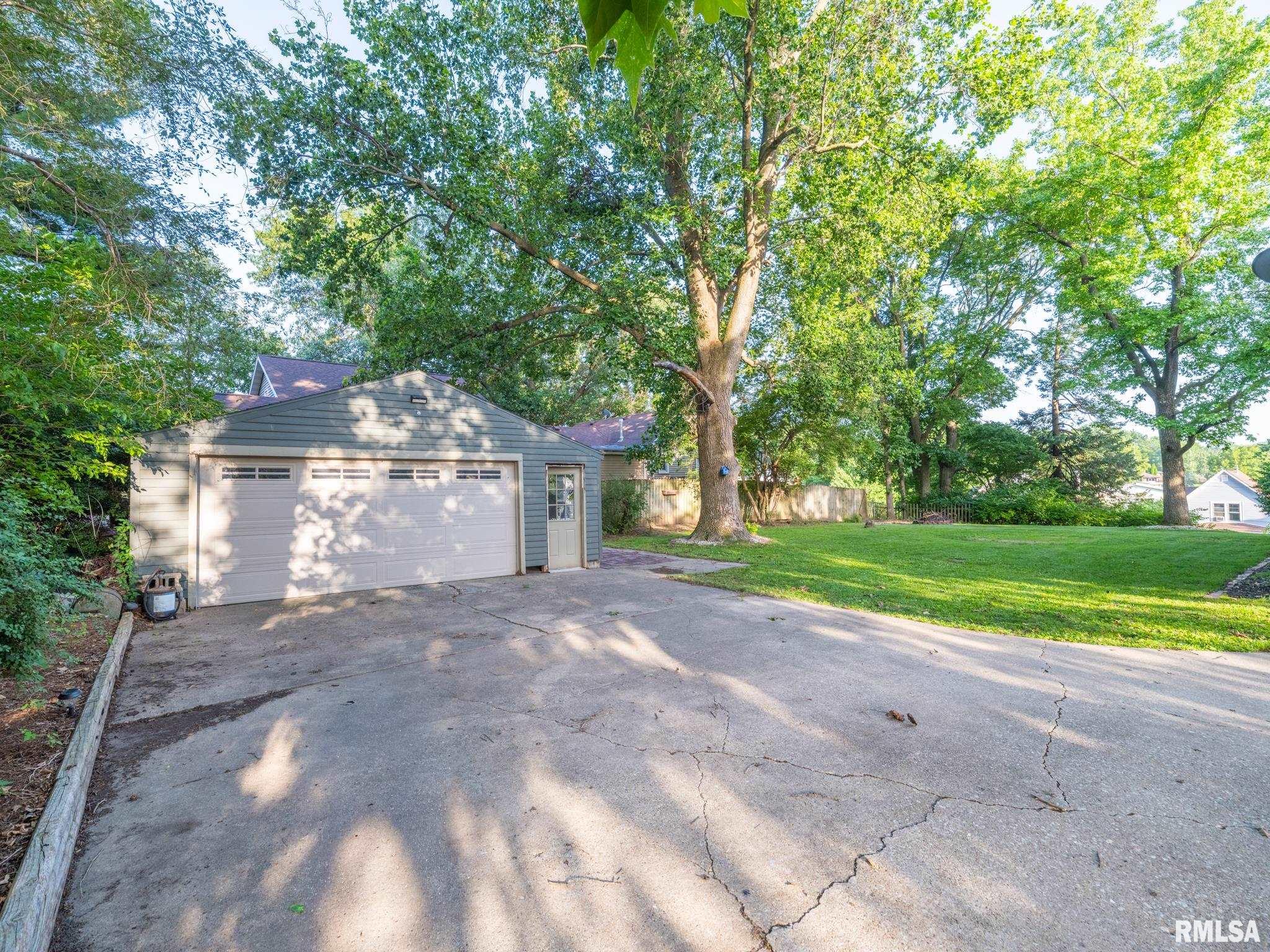 399 West Walnut Street Canton, IL 61520 - Photo 8 of 34