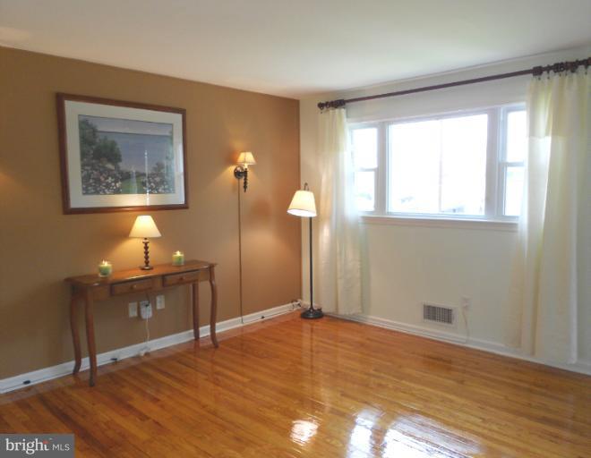 119 Cedar Hill Road Brooklyn, MD 21225 - Photo 10 of 20 Living Room