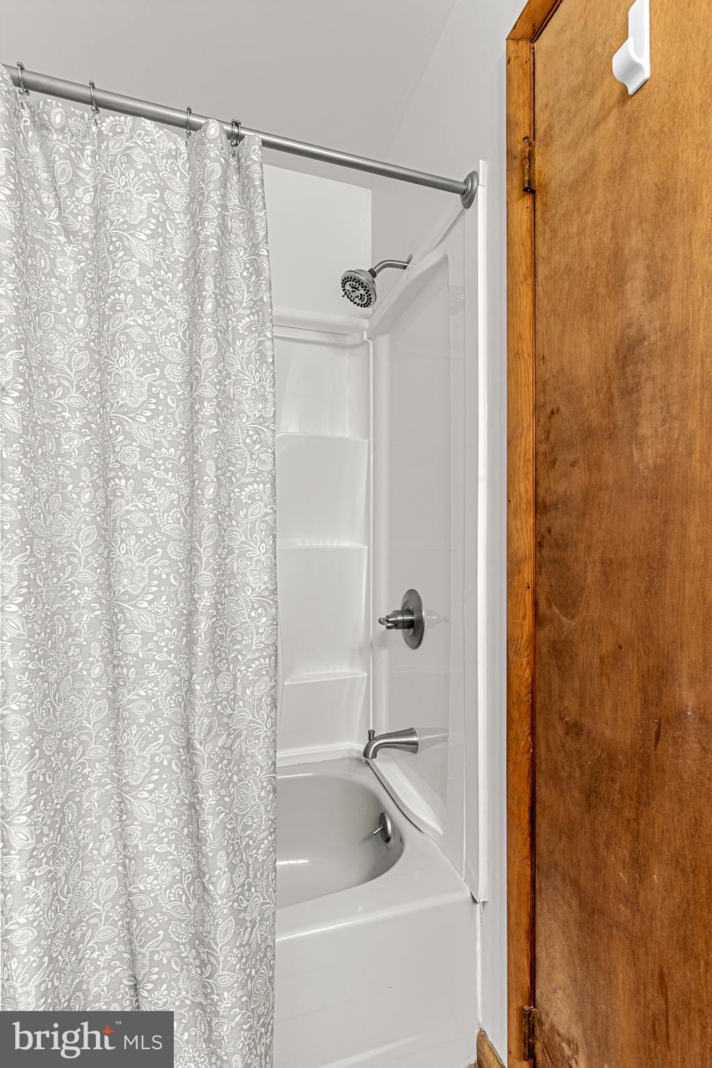 1003 Jackson Hall School Road Elkton, MD 21921 - Photo 29 of 49 a bathroom with a shower and a tub