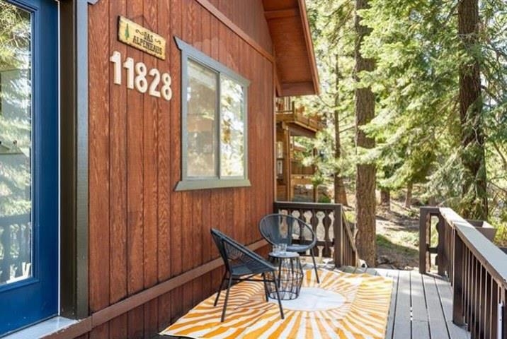 11828 Kitzbuhel Road Truckee, CA 96161 - Photo 3 of 21