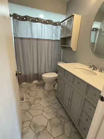 a view of empty room with window and ceiling fan