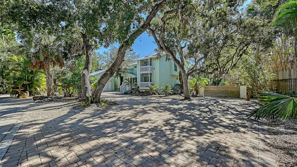 5310 Hidden Harbor Road Sarasota, FL 34242 - Photo 8 of 90