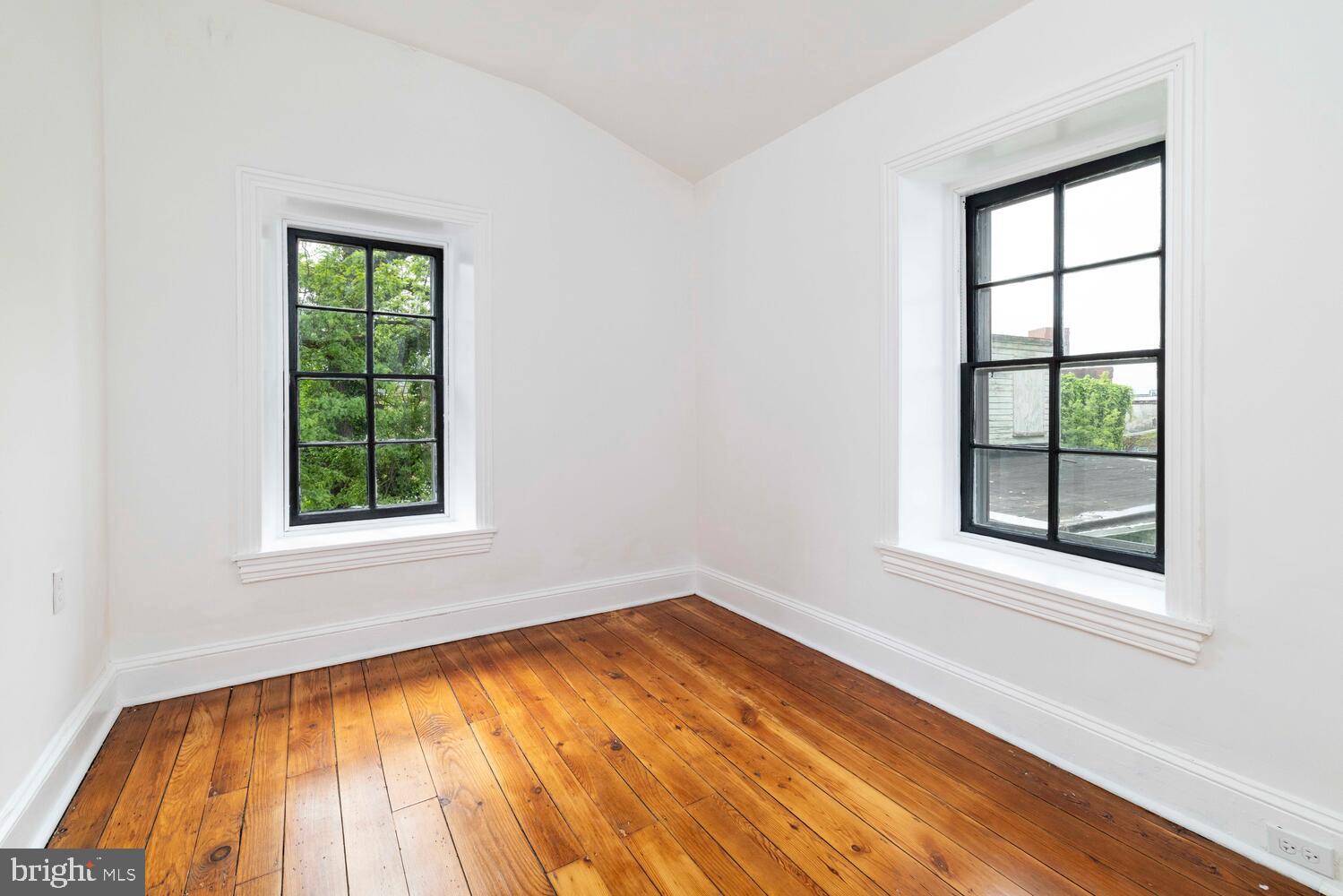 28 East Johnson Street Philadelphia, PA 19144 - Photo 19 of 24 an empty room with a window