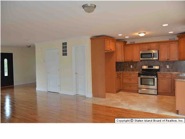 1052 Annadale Road Staten Island, NY 10312 - Photo 3 of 11 Additional Photo