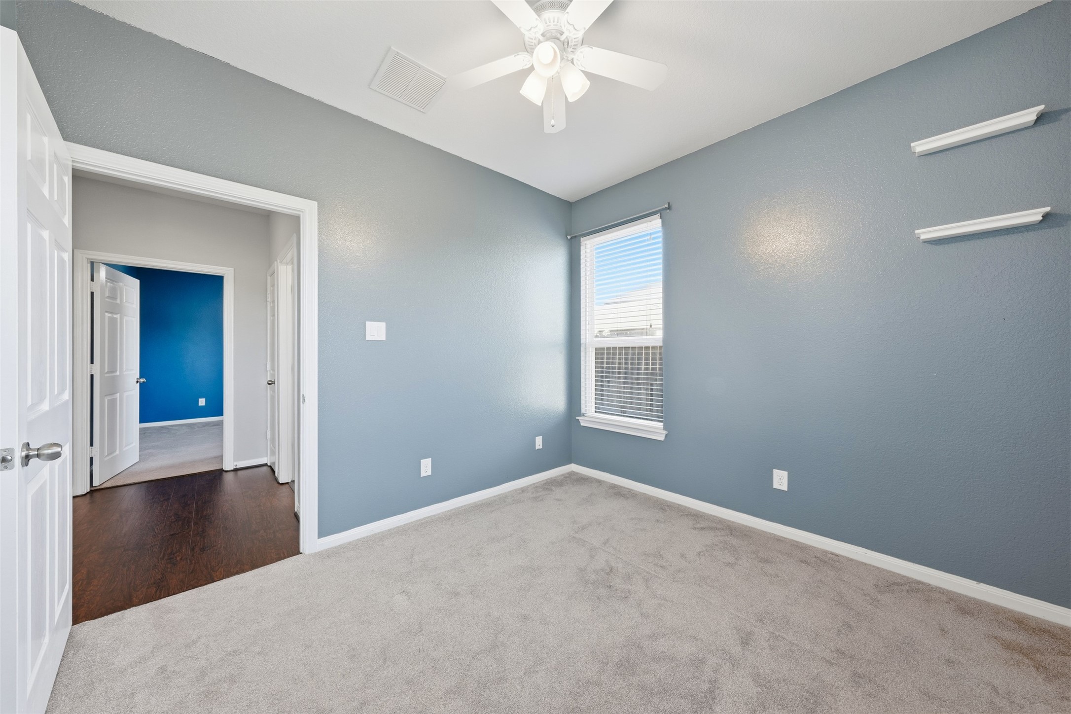 6011 Watford Bend Rosenberg, TX 77471 - Photo 35 of 48 a view of a livingroom with a window