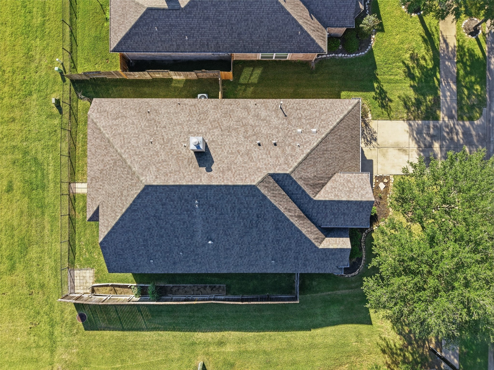6011 Watford Bend Rosenberg, TX 77471 - Photo 44 of 48 an aerial view of a house with garden space
