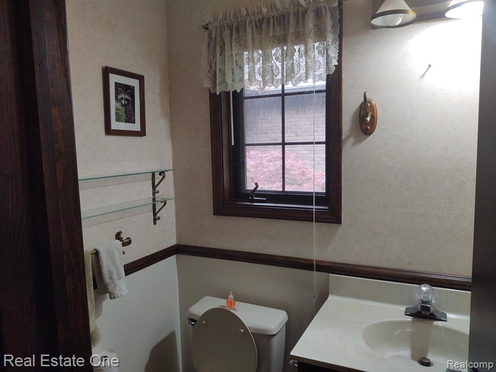 8841 Foster Road Clarkston, MI 48346 - Photo 6 of 19