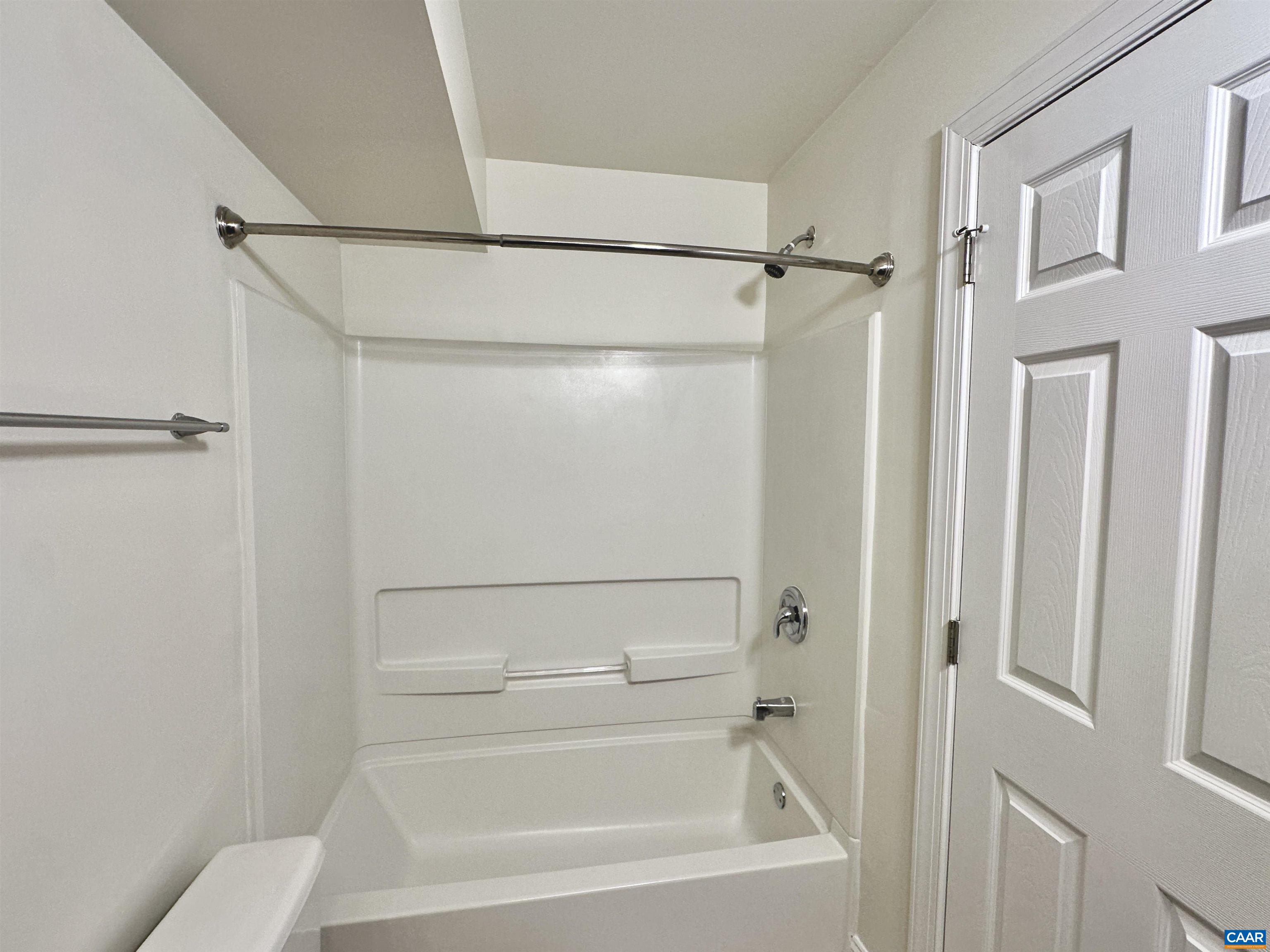 139 Green Turtle Lane, Unit 10 Charlottesville, VA 22901 - Photo 16 of 26 Tub in bathroom