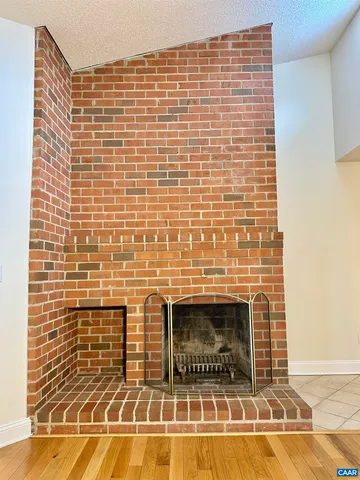 a view of empty room with a sink