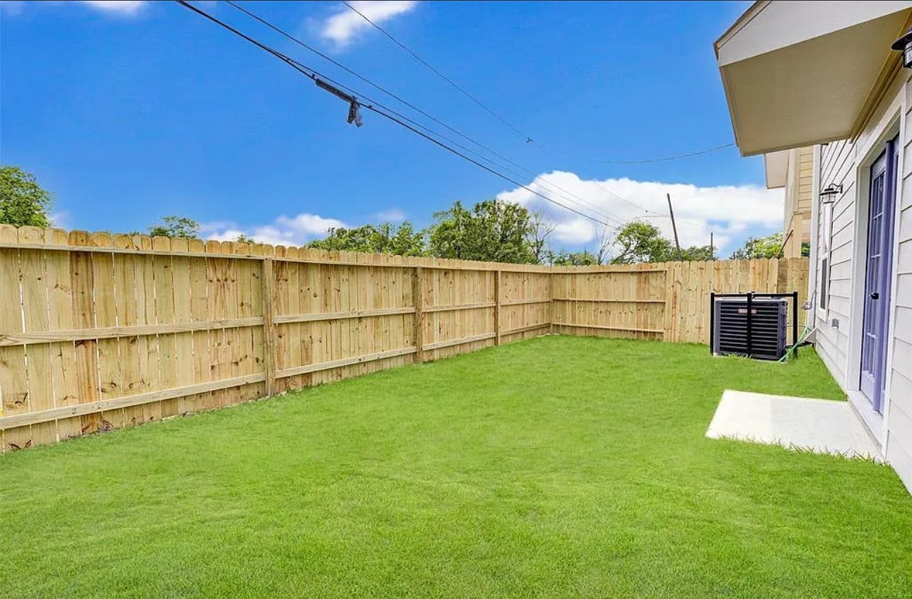 8361 Tate Street Houston, TX 77028 - Photo 15 of 16 a view of outdoor space and yard