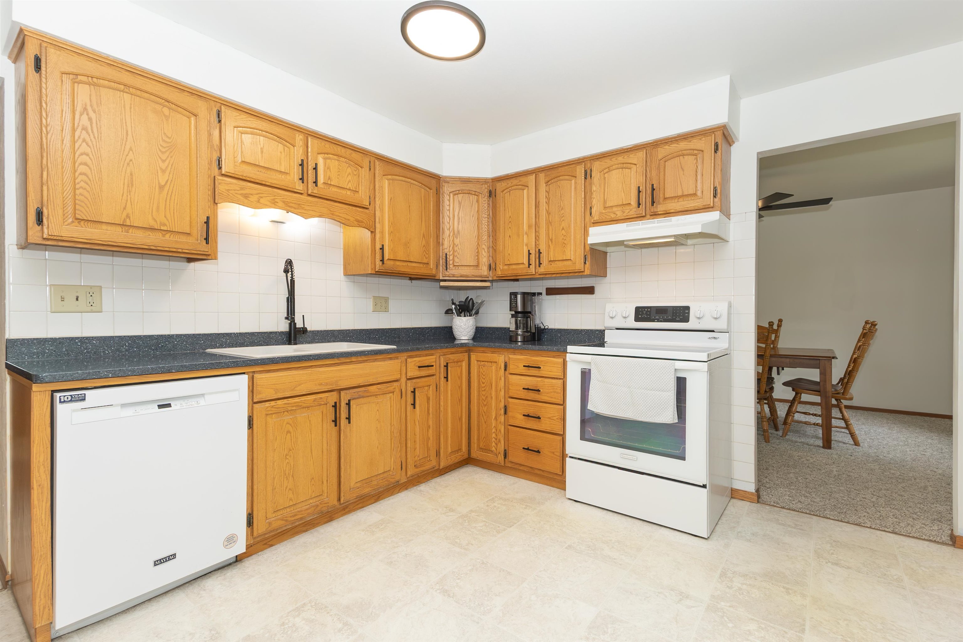 809 Melissa Street Menasha, WI 54952 - Photo 8 of 35