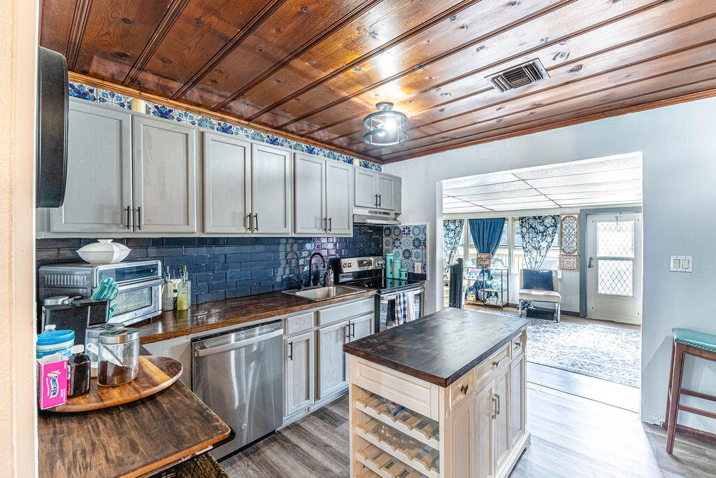 4309 Ave J Fort Pierce, FL 34947 - Photo 9 of 48 4309-AVENUE-J66