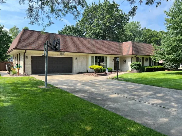 $299,000 | 10 Lincolnshire Avenue, Danville, IL 61832