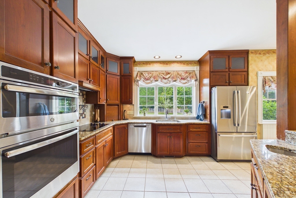 545 Hazel Street Uxbridge, MA 01569 - Photo 8 of 42