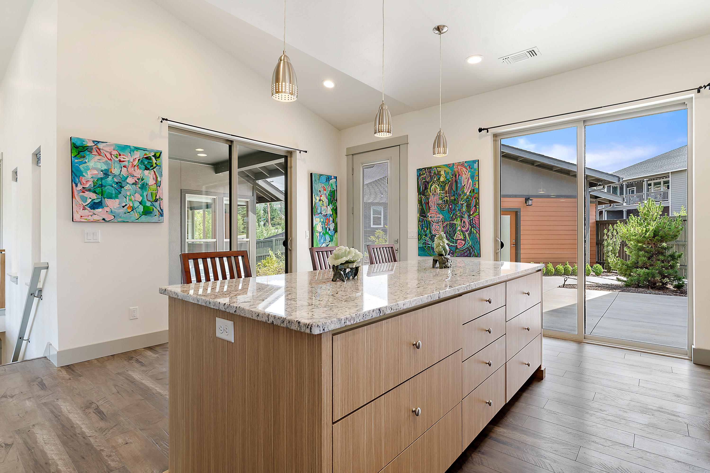 4762 Hillcrest Road Medford, OR 97504 - Photo 12 of 33 Gallery Image 12