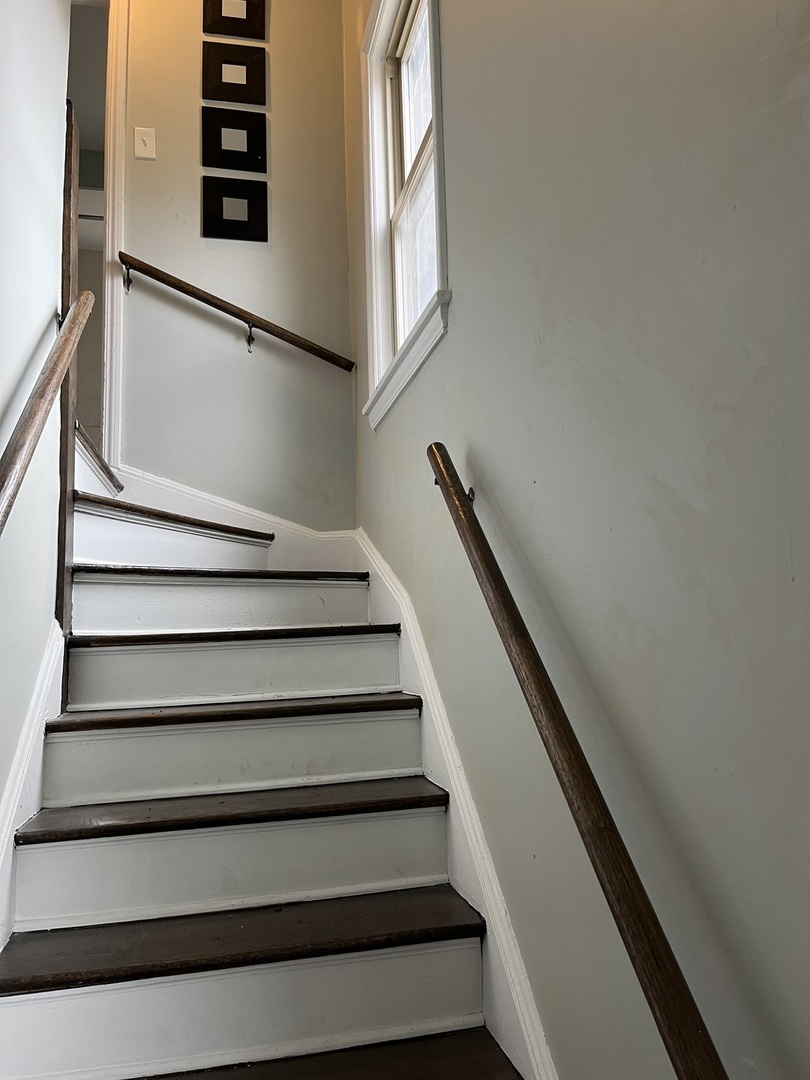 9621 South Yates Boulevard Chicago, IL 60617 - Photo 3 of 6 a view of entryway