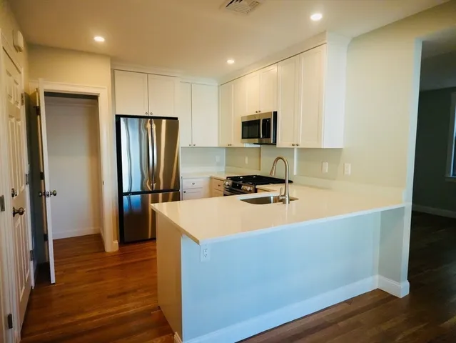 $985,000 | 59 7th Street, Unit 2, Cambridge, MA 02141