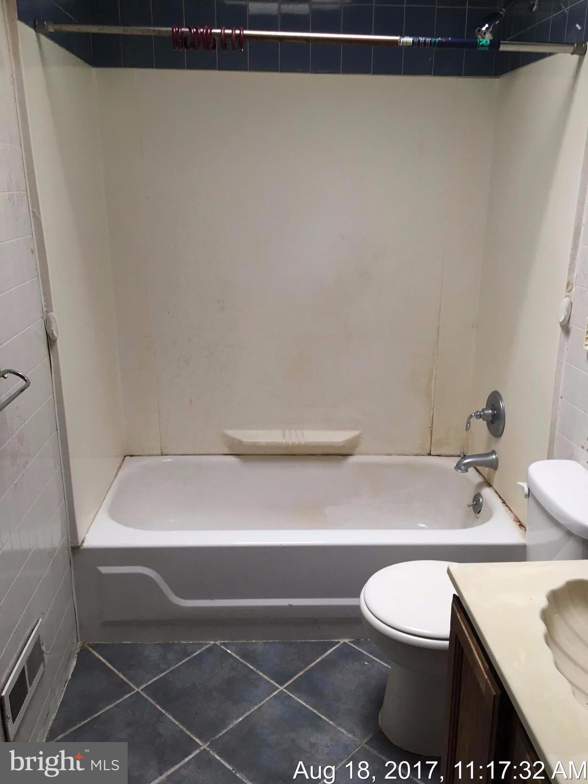 2133 Federal Street Baltimore, MD 21213 - Photo 11 of 20 Bath
