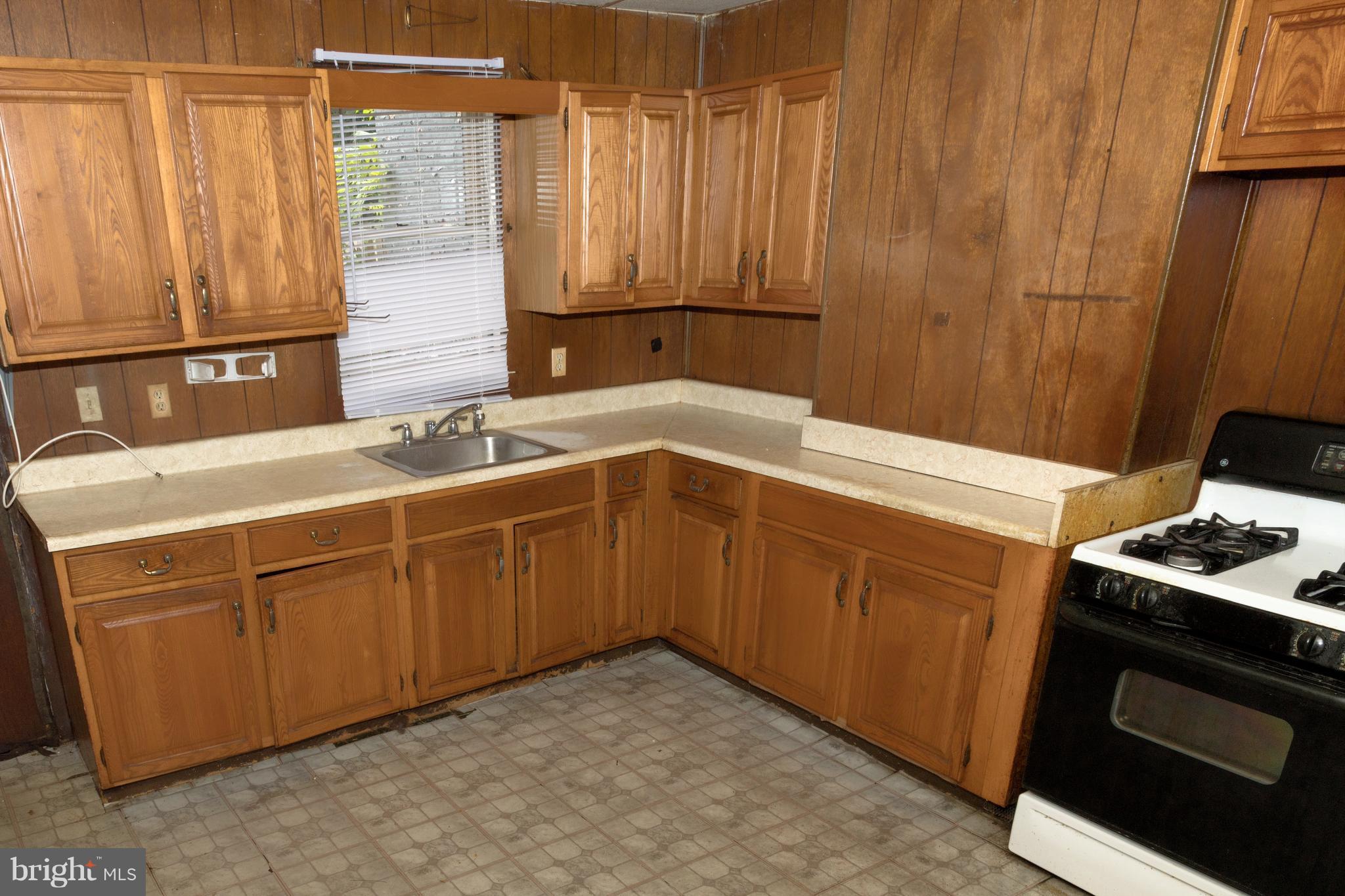 2133 Federal Street Baltimore, MD 21213 - Photo 6 of 20 Kitchen