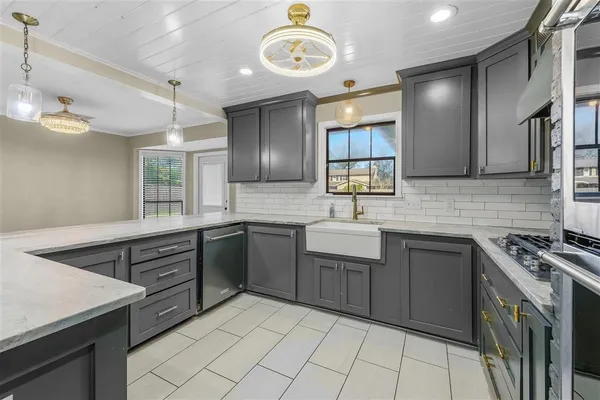 $445,000 | 4001 Lake Street, Lake Charles, LA 70605