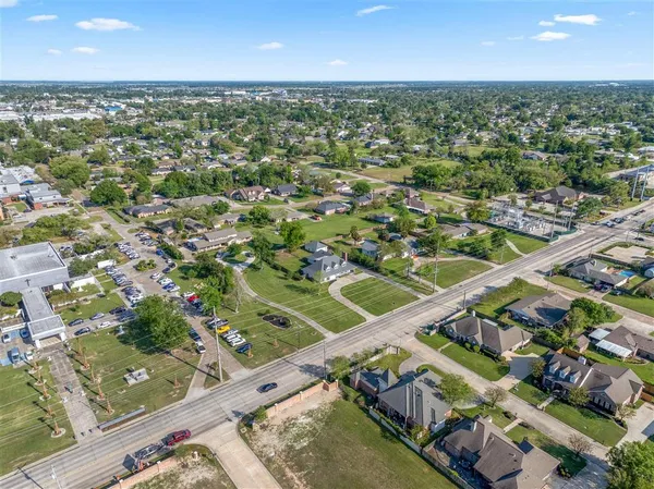 $445,000 | 4001 Lake Street, Lake Charles, LA 70605