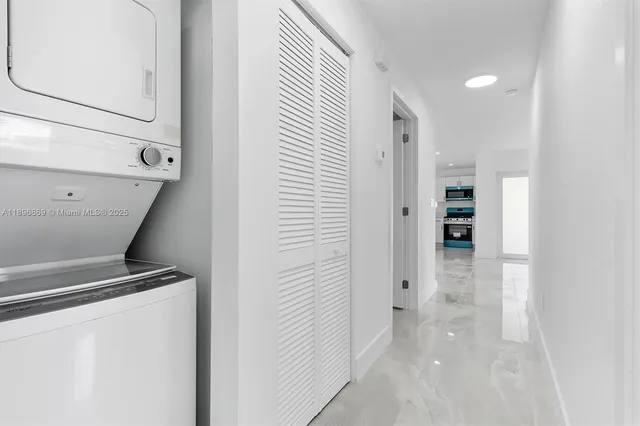 a close view of toilet sink