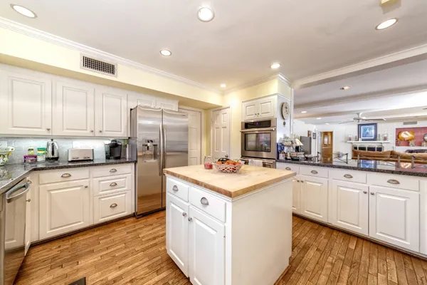 $8,000 | 11407 South Chestwood Drive, Houston, TX 77024