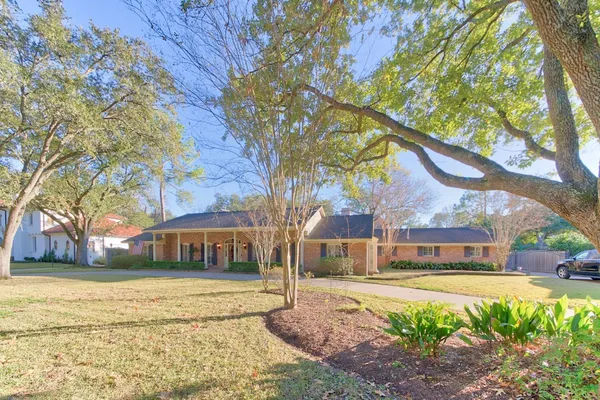 $8,000 | 11407 South Chestwood Drive, Houston, TX 77024