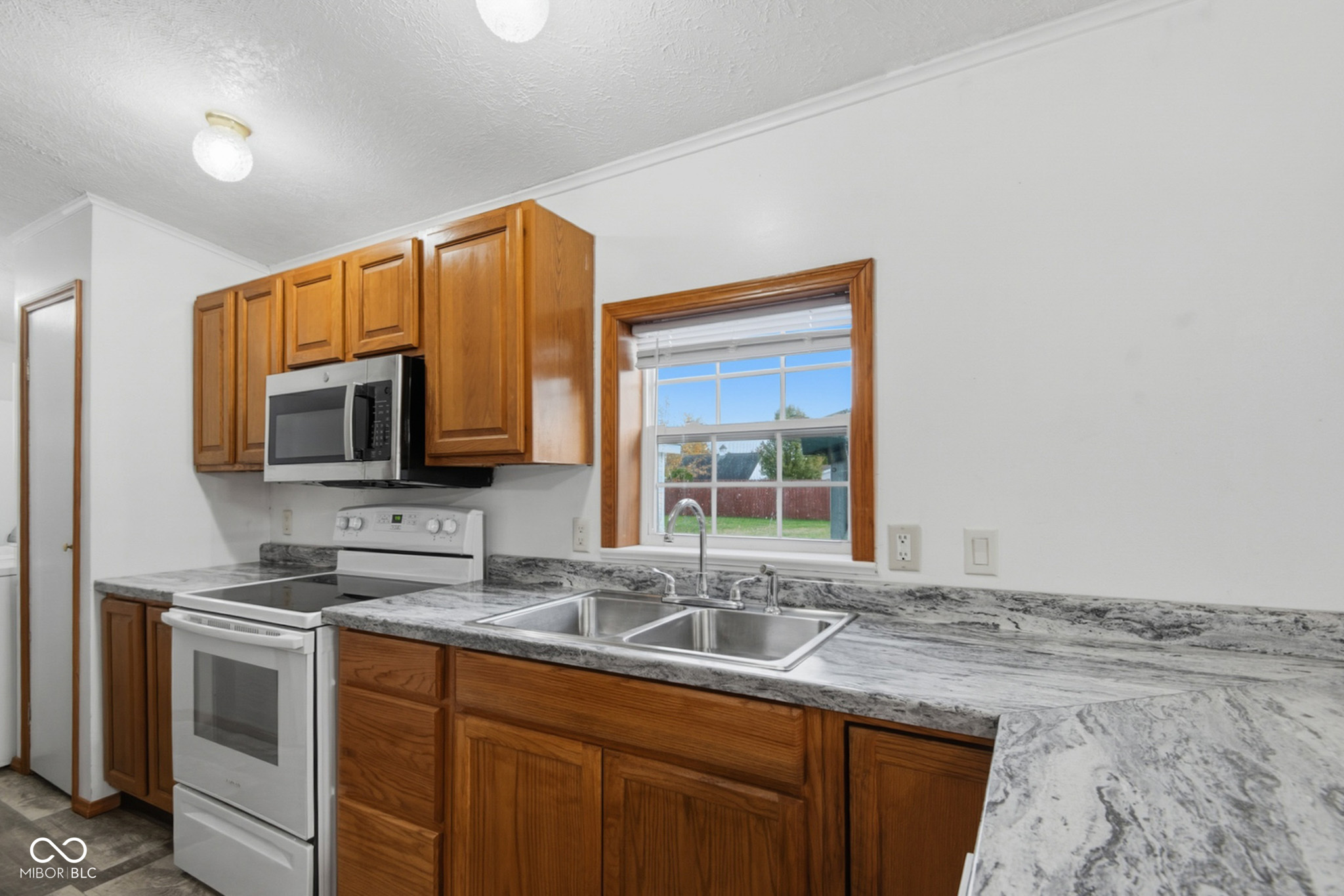 3373 Spring Valley Drive Columbus, IN 47203 - Photo 12 of 32