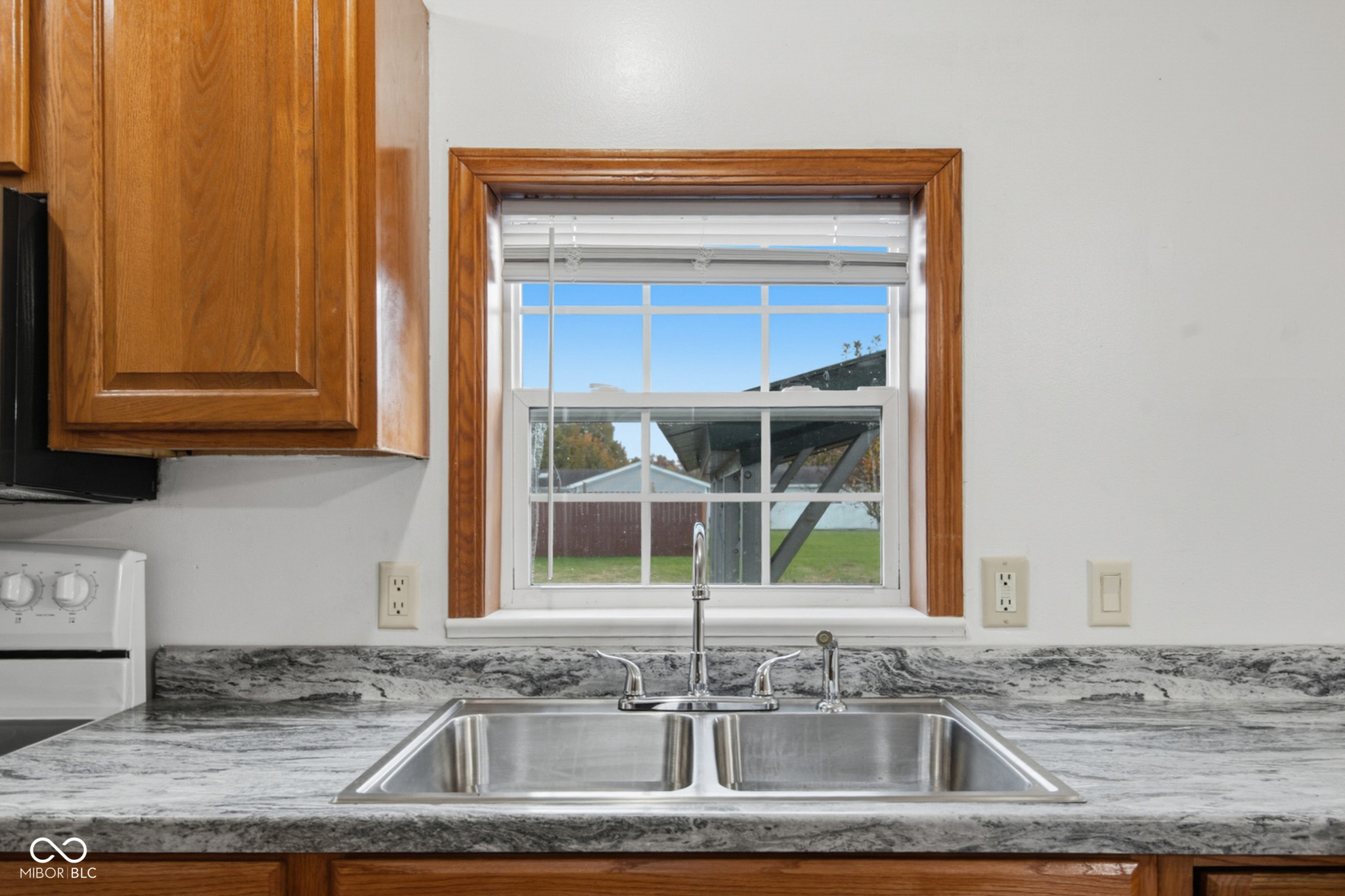 3373 Spring Valley Drive Columbus, IN 47203 - Photo 13 of 32