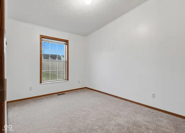 $195,000 | 3373 Spring Valley Drive, Columbus, IN 47203