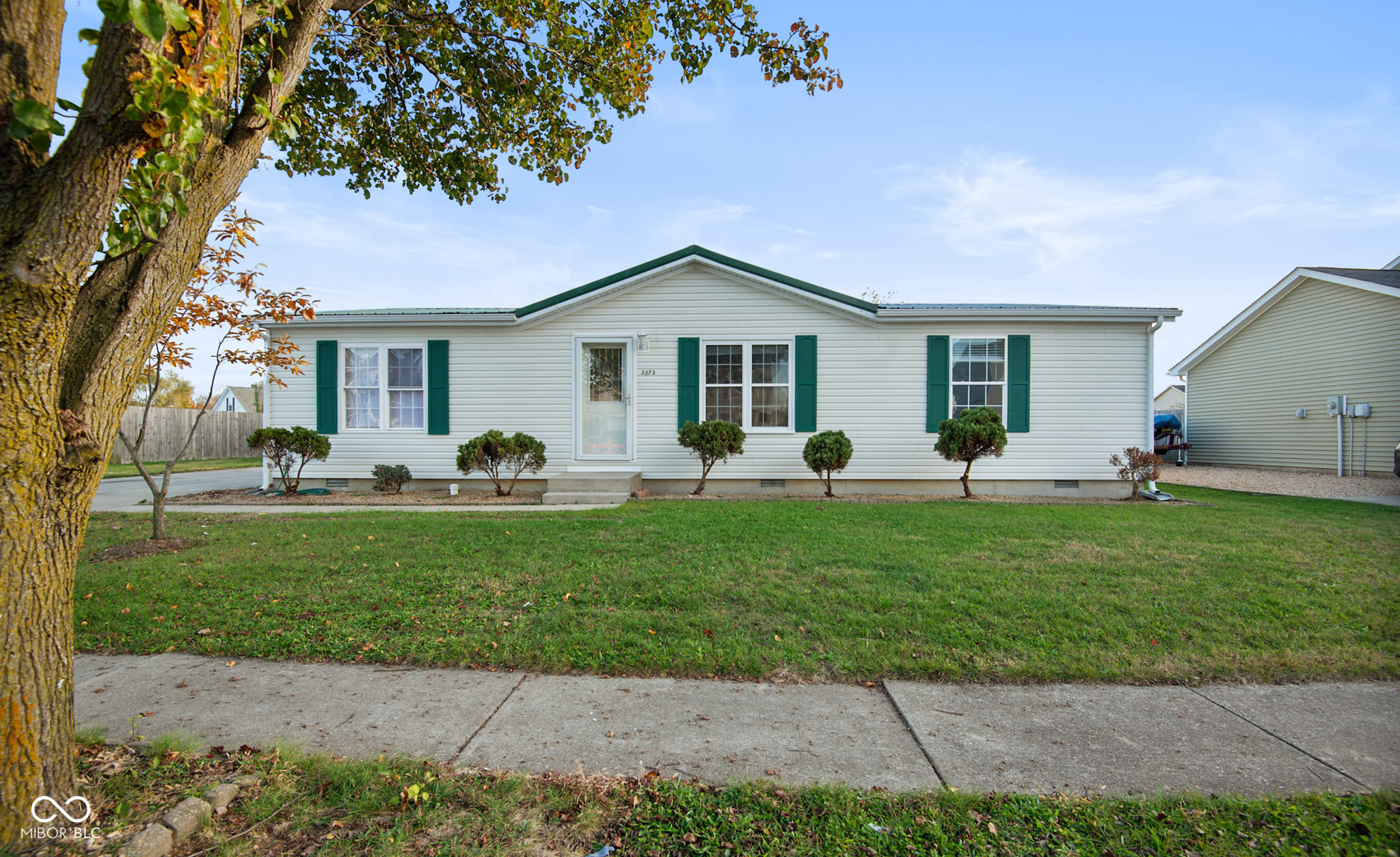 3373 Spring Valley Drive Columbus, IN 47203 - Photo 3 of 32