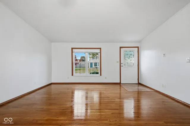 $195,000 | 3373 Spring Valley Drive, Columbus, IN 47203