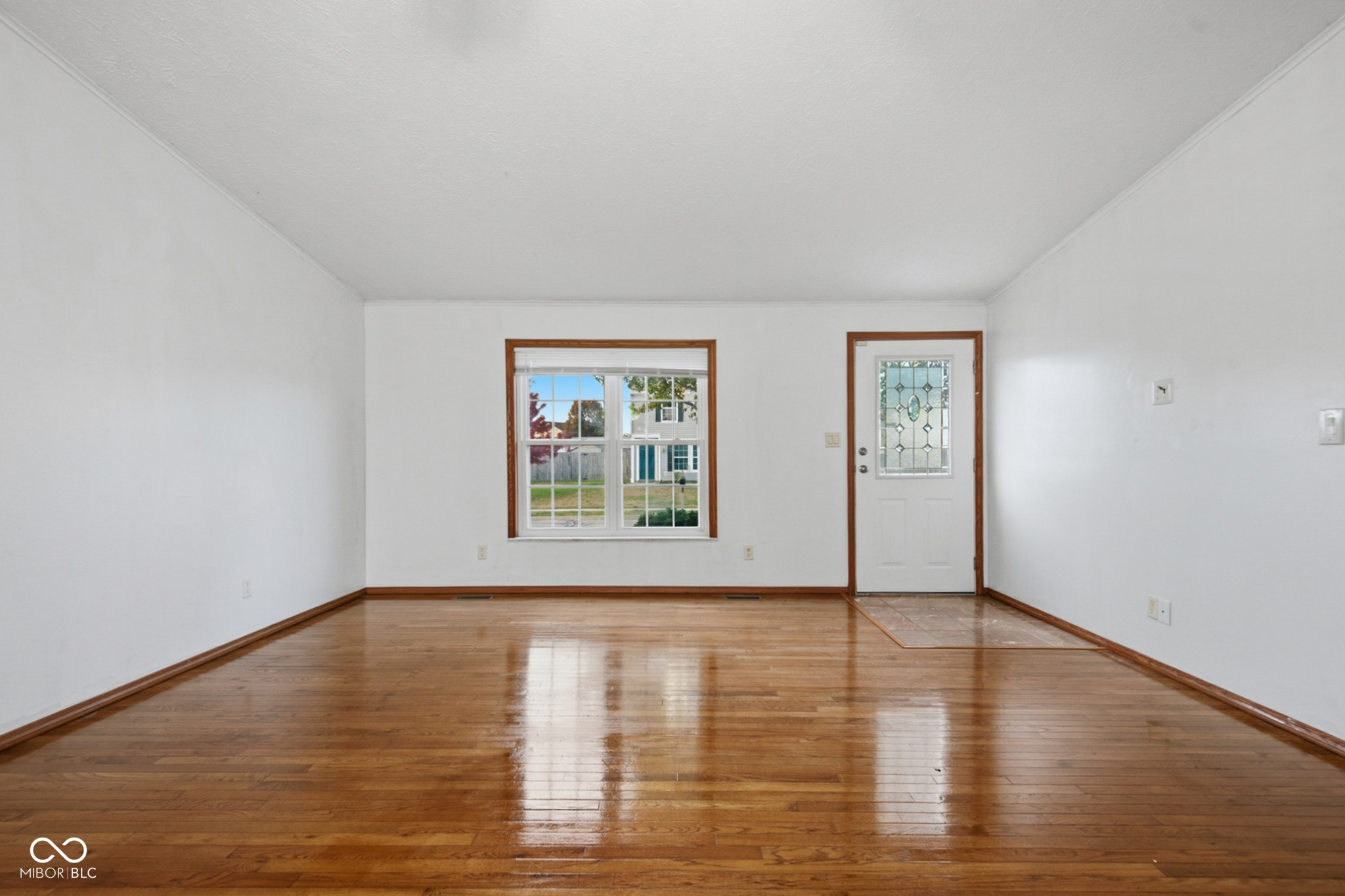 3373 Spring Valley Drive Columbus, IN 47203 - Photo 4 of 32