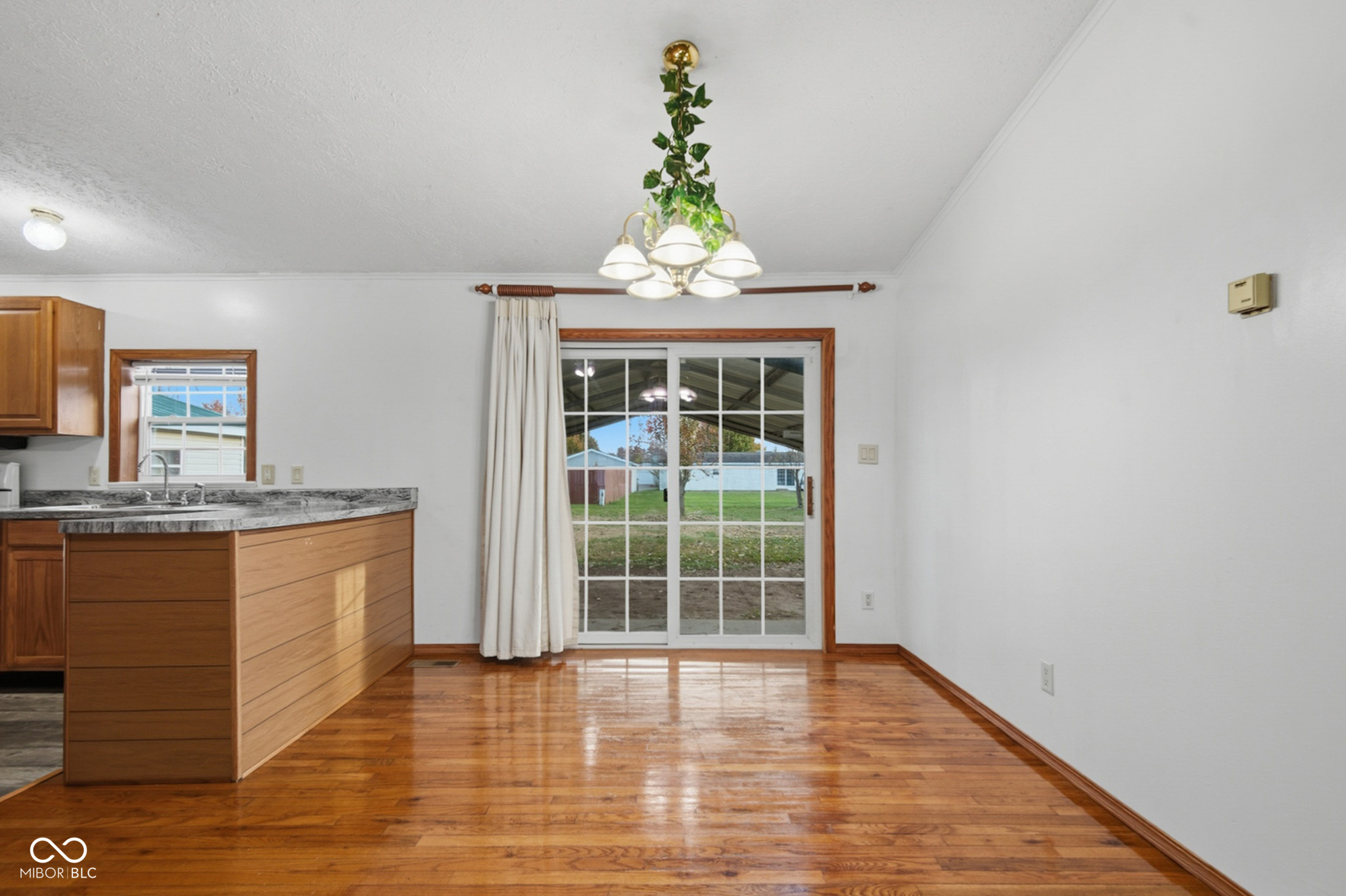 3373 Spring Valley Drive Columbus, IN 47203 - Photo 8 of 32