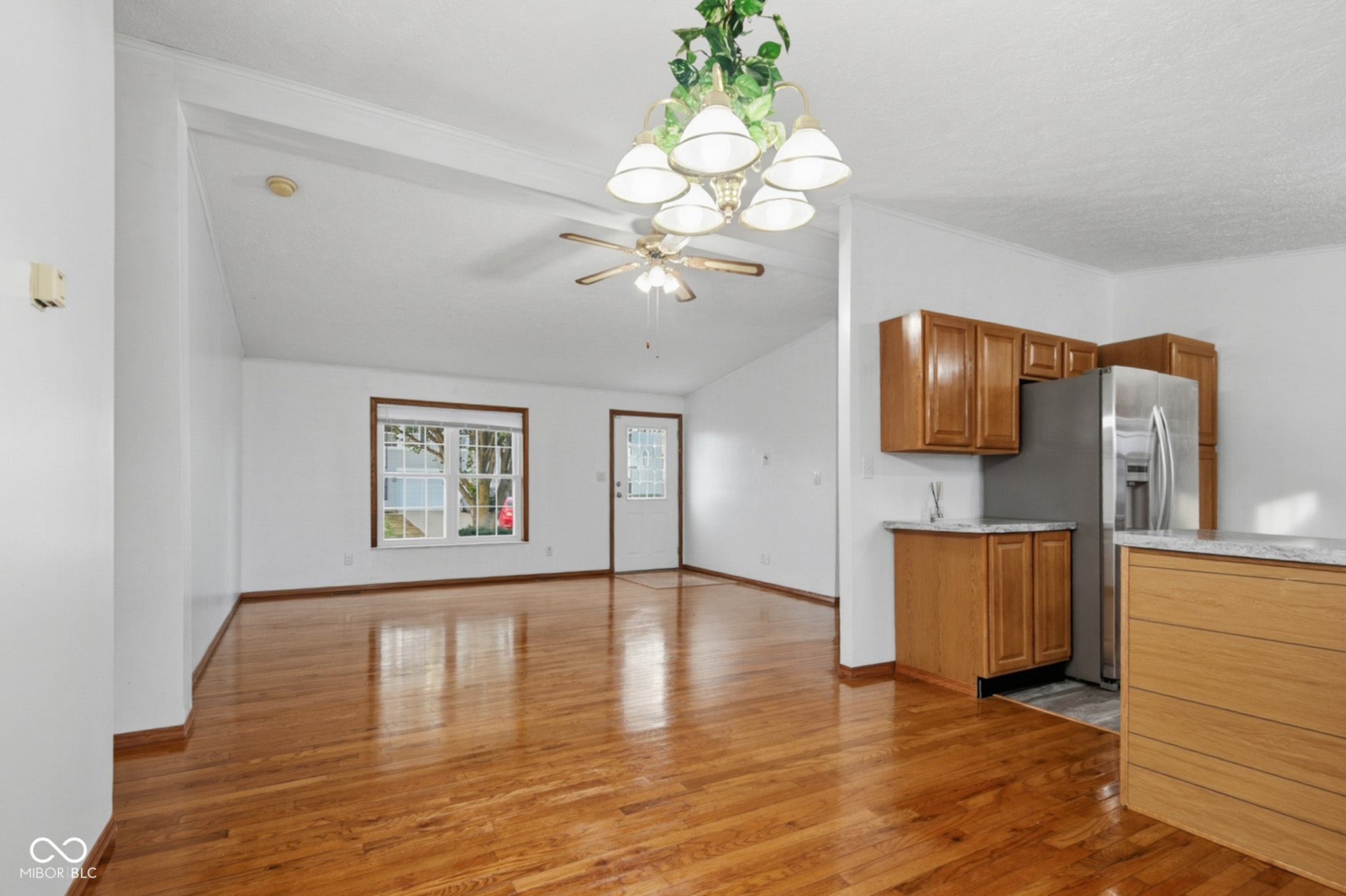 3373 Spring Valley Drive Columbus, IN 47203 - Photo 9 of 32