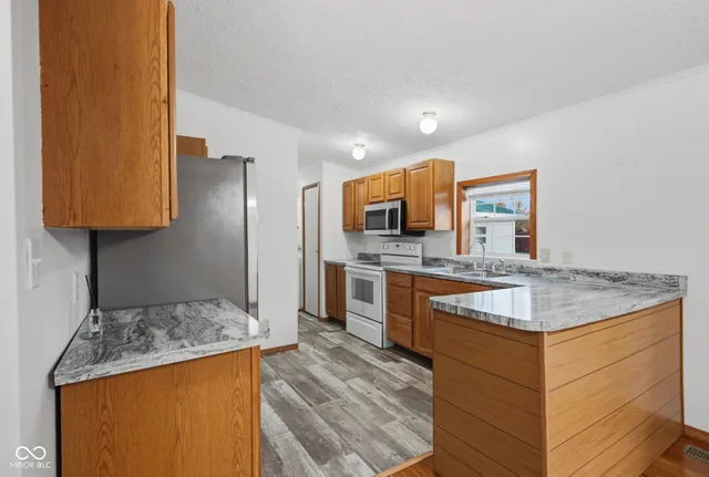 $195,000 | 3373 Spring Valley Drive, Columbus, IN 47203